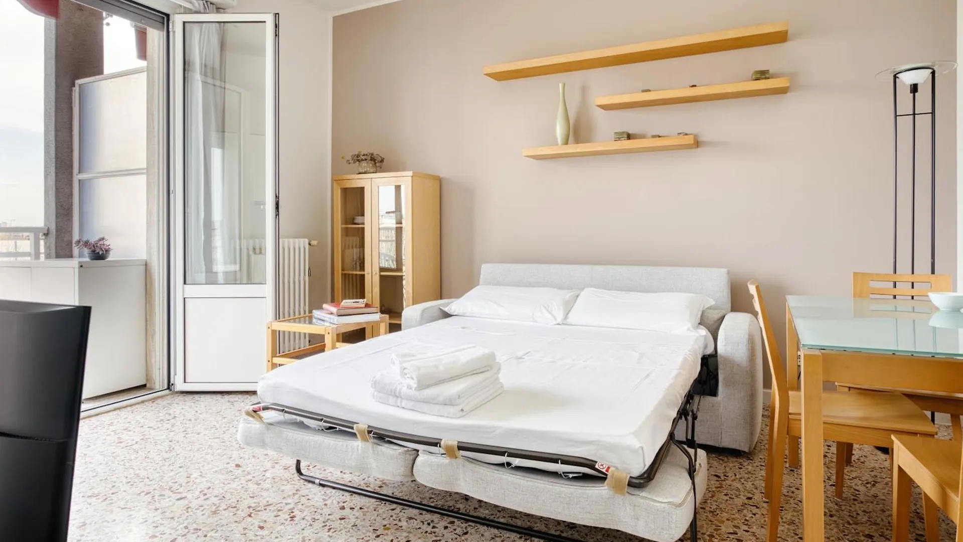 Cozy Apartment - Bande Nere ميلان 0*,  إيطاليا